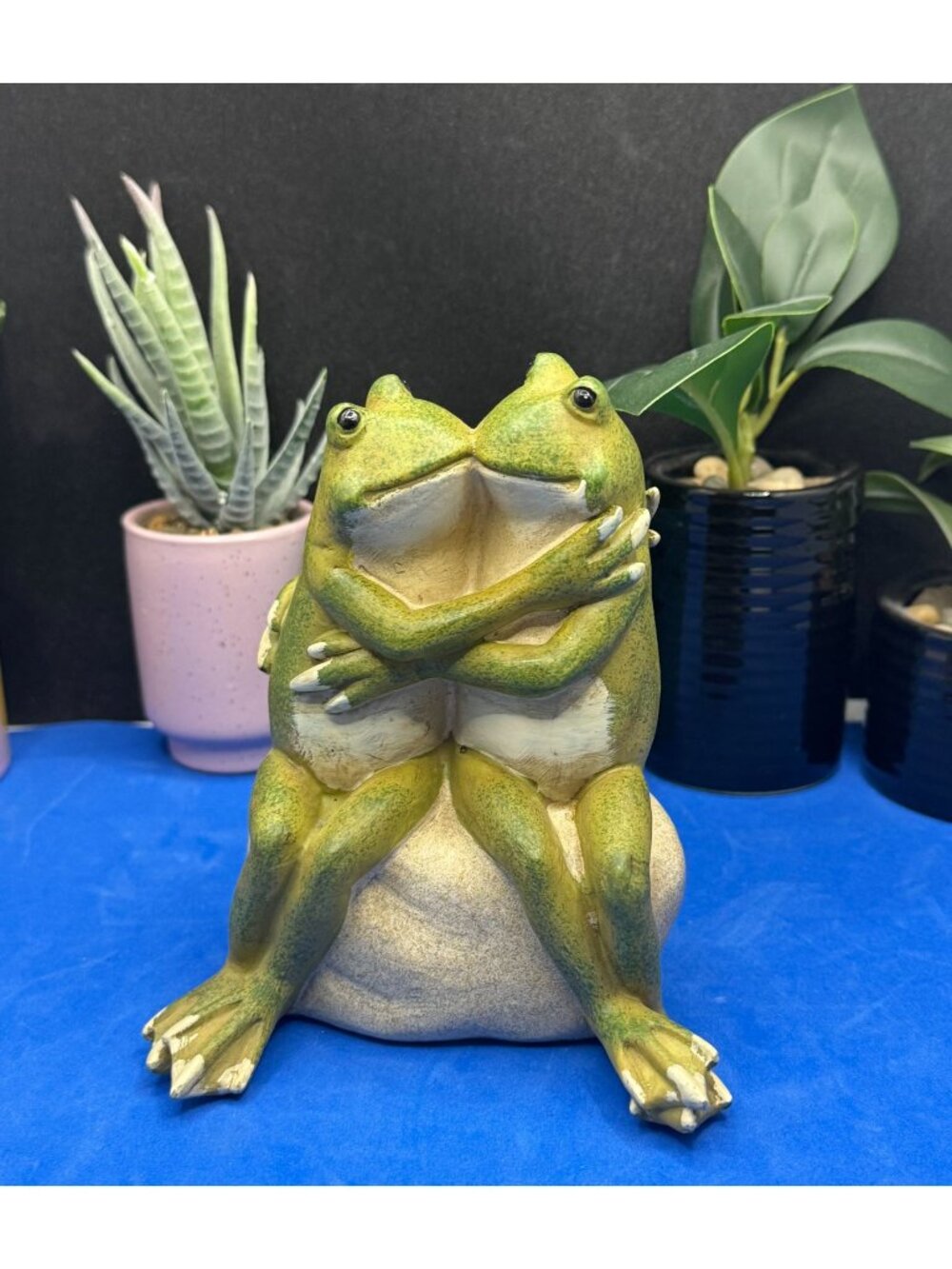 Two Frogs Hugging Figurine Sculpture Green & Beige Stone Look
